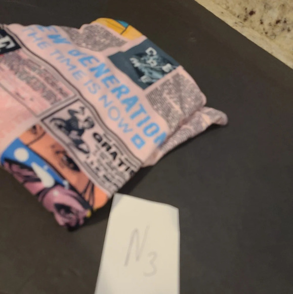 Newspaper print women's top short sleeve sz .1X tie in front - Picture 8 of 8